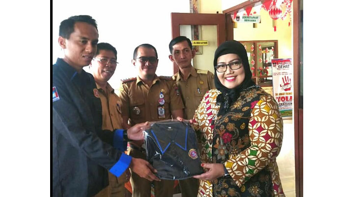 Elly Thrisyanti Anggota DPRD Padang Bantu KT Genika Dâ€™Gambir